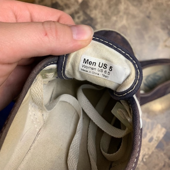 Vans - Picture 3 of 3